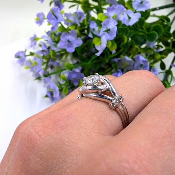 Gorgeous Love Knot and Crystal Silver Plated Thick Vintage Ring - Picture 3 of 5